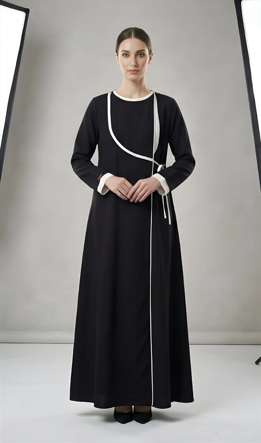 Wrap neck Abaya in black&white